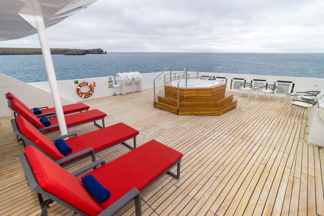 Classic Galapagos: Central Eastern Islands (Grand Queen Beatriz)