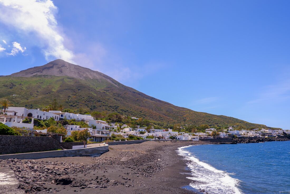 Highlights of Calabria, Mount Etna & Sicily