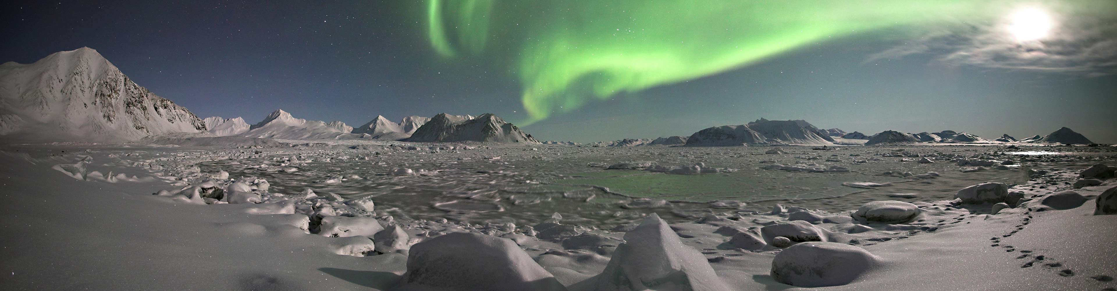 Arctic Express: Greenland’s Northern Lights